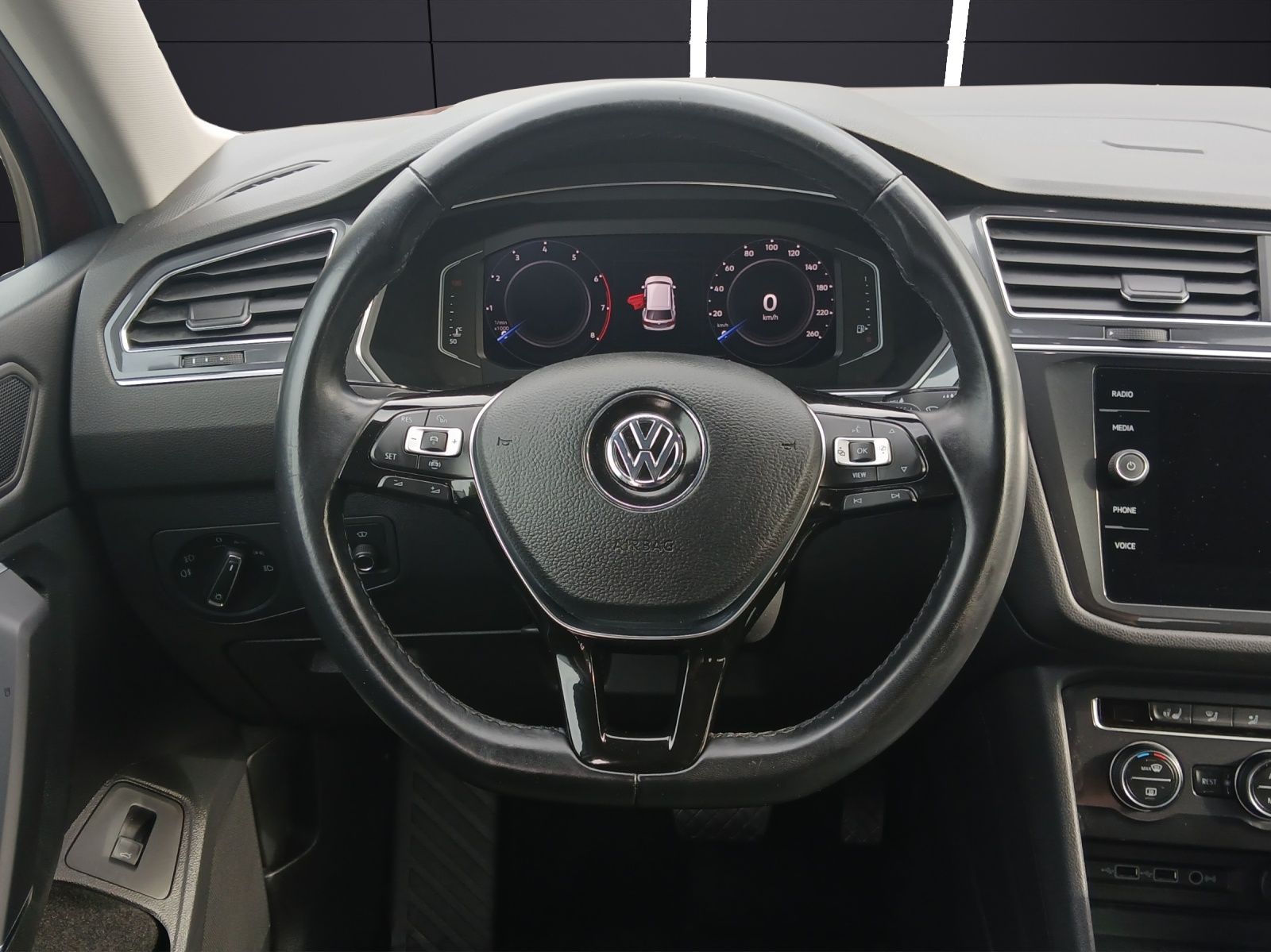 Fahrzeugabbildung Volkswagen Tiguan Allspace TSI 4M R-Line Highline LED AHK N