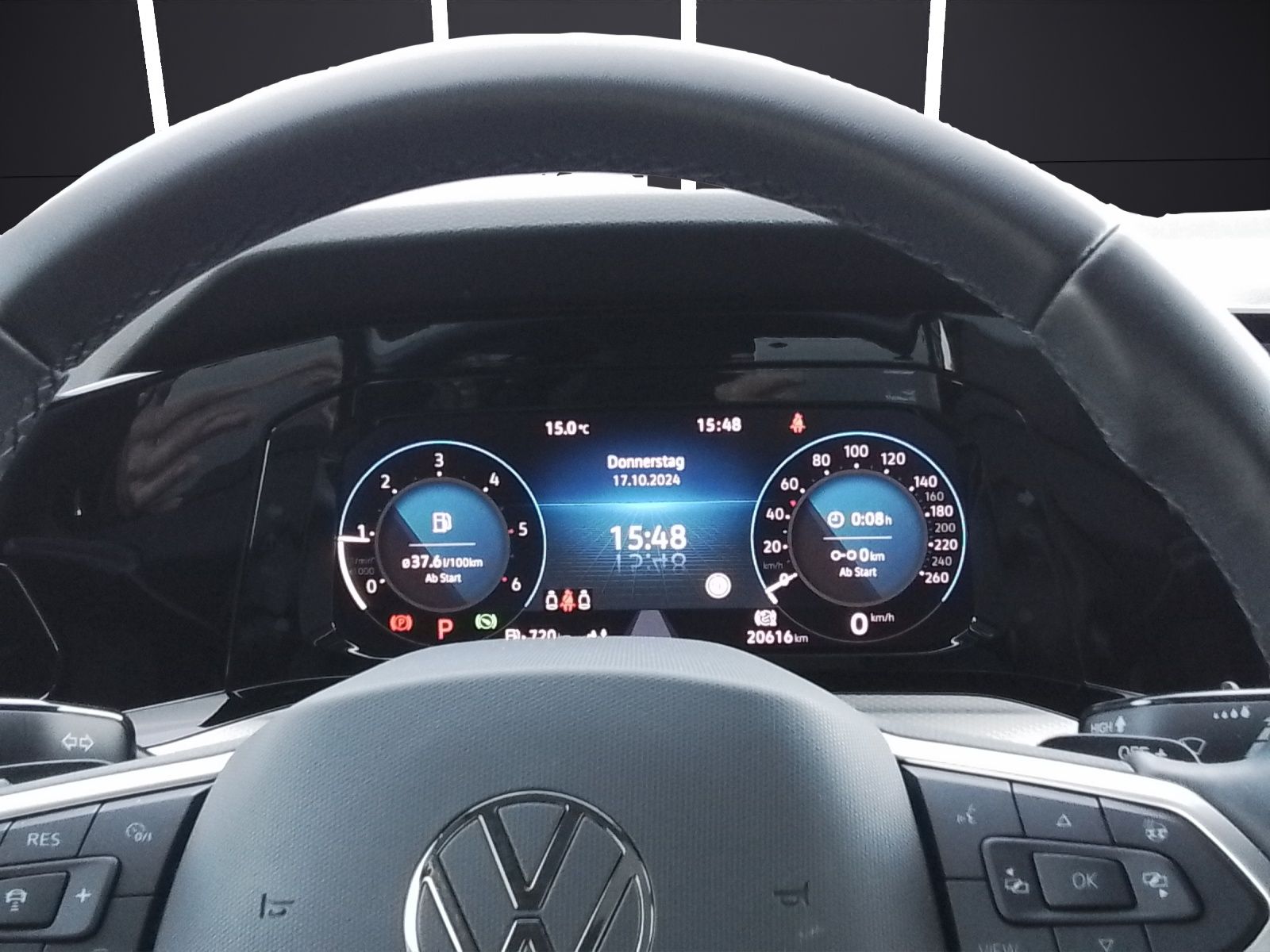 Fahrzeugabbildung Volkswagen Golf VIII Move TDI DSG LED ACC AHK PANO HuD AID
