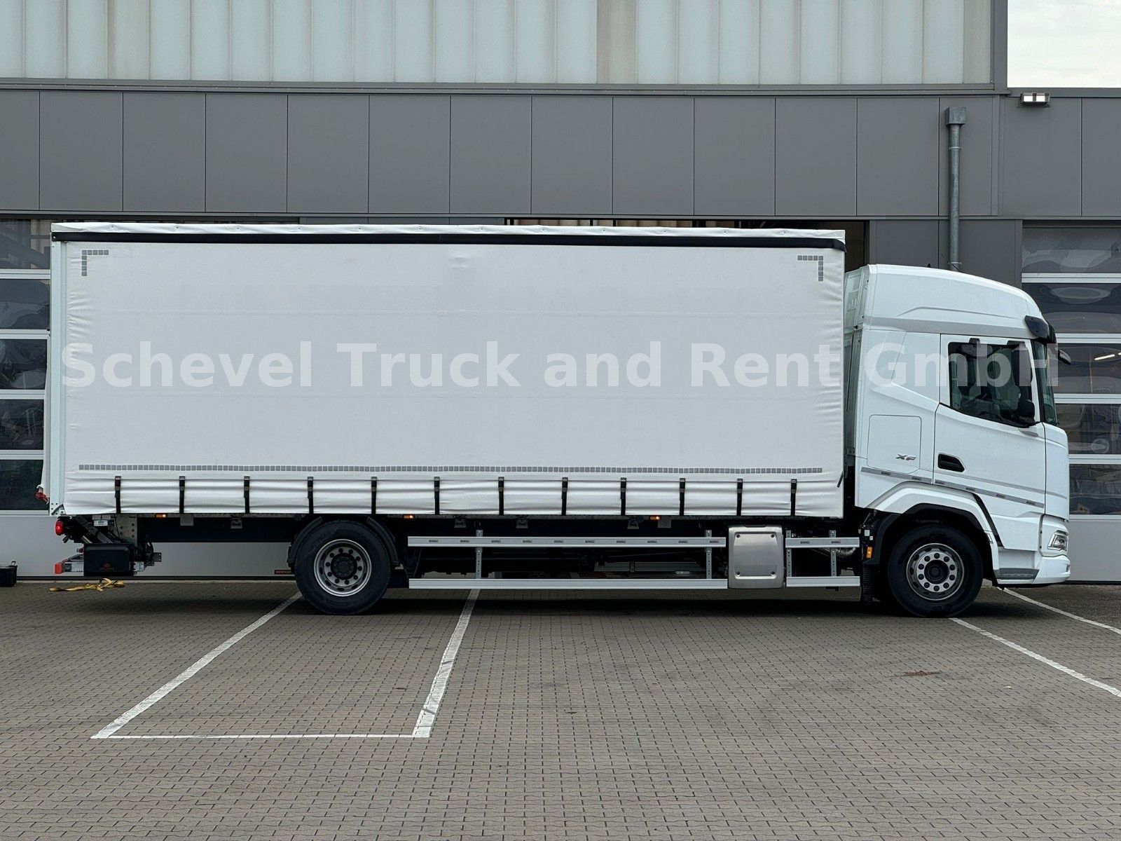 Fahrzeugabbildung DAF XF 480 4x2  Pritsche/Plane + LBW Dhollandia