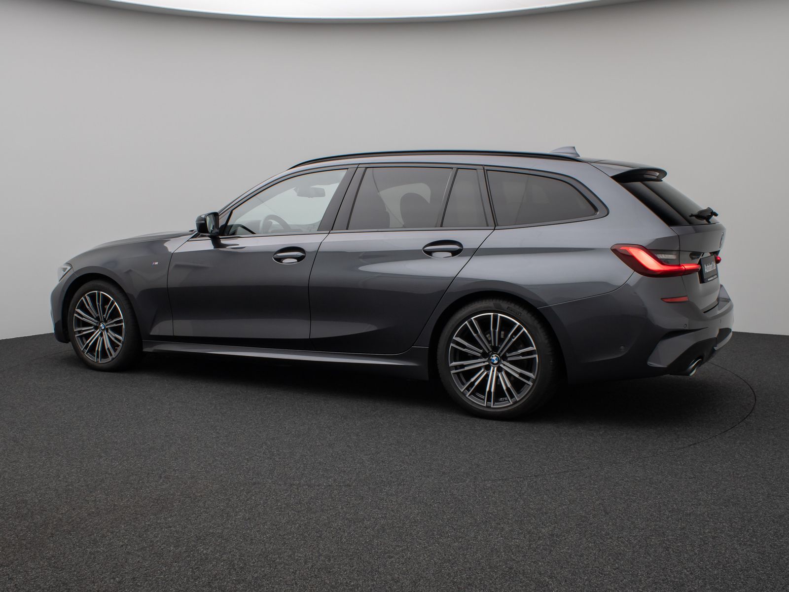 Fahrzeugabbildung BMW 320d M Sport Kamera HUD HiFi Stop&Go AHK Alarm