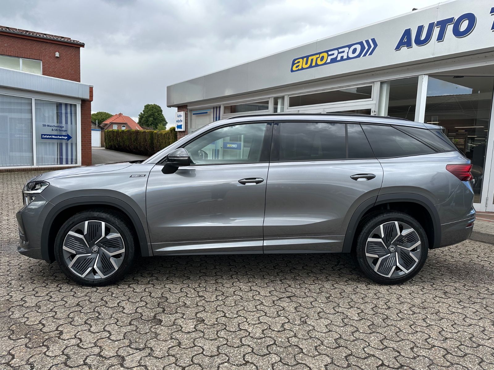 Fahrzeugabbildung SKODA Kodiaq 1.5 TSI Sportline DSG AHK/Matrix/Navi/ACC