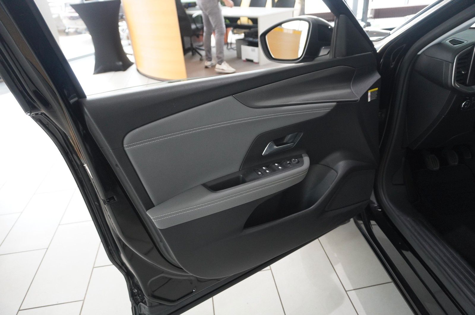 Fahrzeugabbildung Opel Mokka ELEGANCE 1.2T NAVI/LED/KAMERA/SPORT/SH/DAB