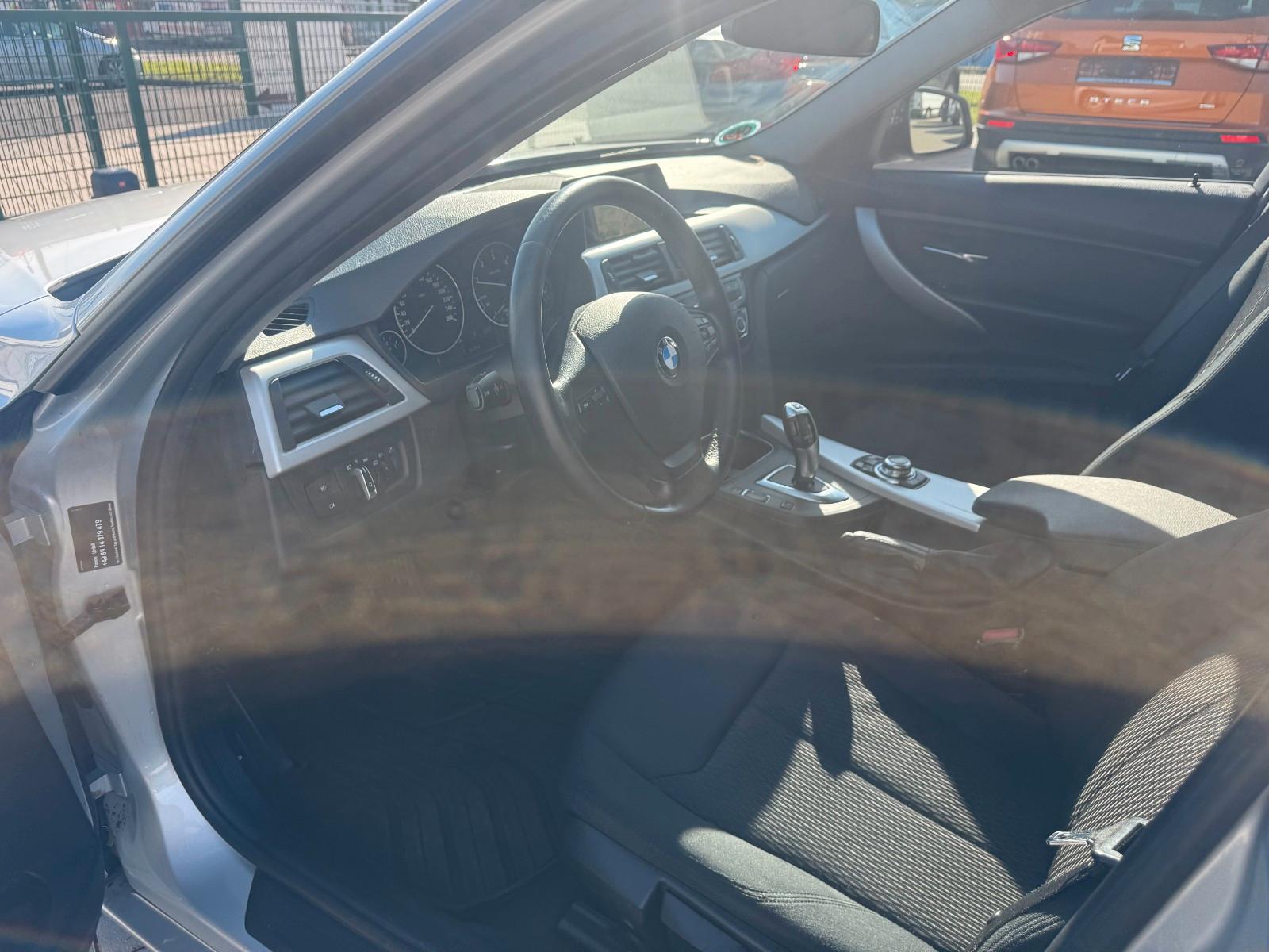BMW 318 2015 — photo 10