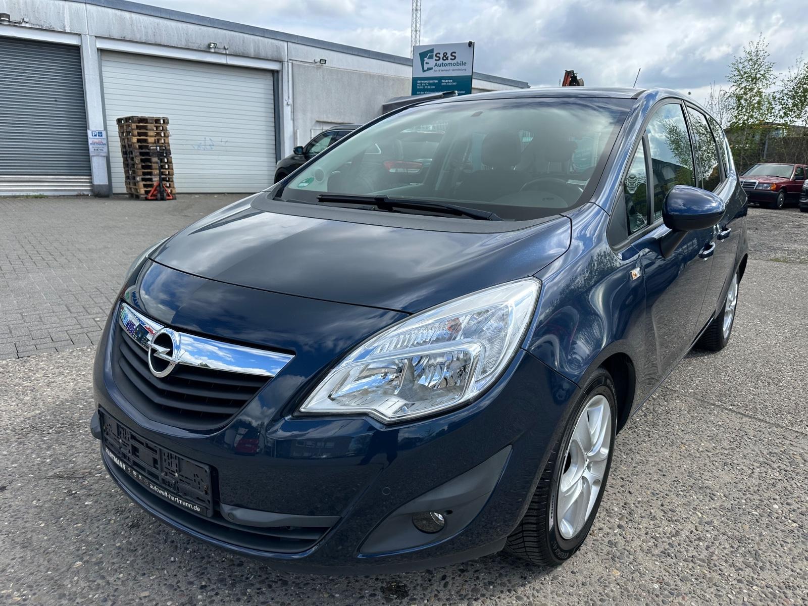 Opel Meriva B Design Edition KLIMA SHZ AHK PANORAMA