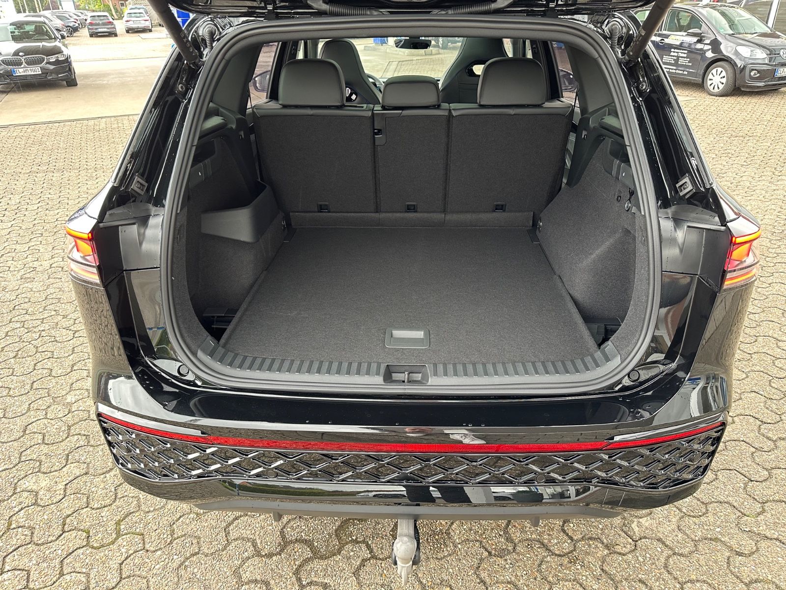 Fahrzeugabbildung Volkswagen Tayron 2.0 TDI 4M R-Line DSG Pano/AHK/NAVI/ACC