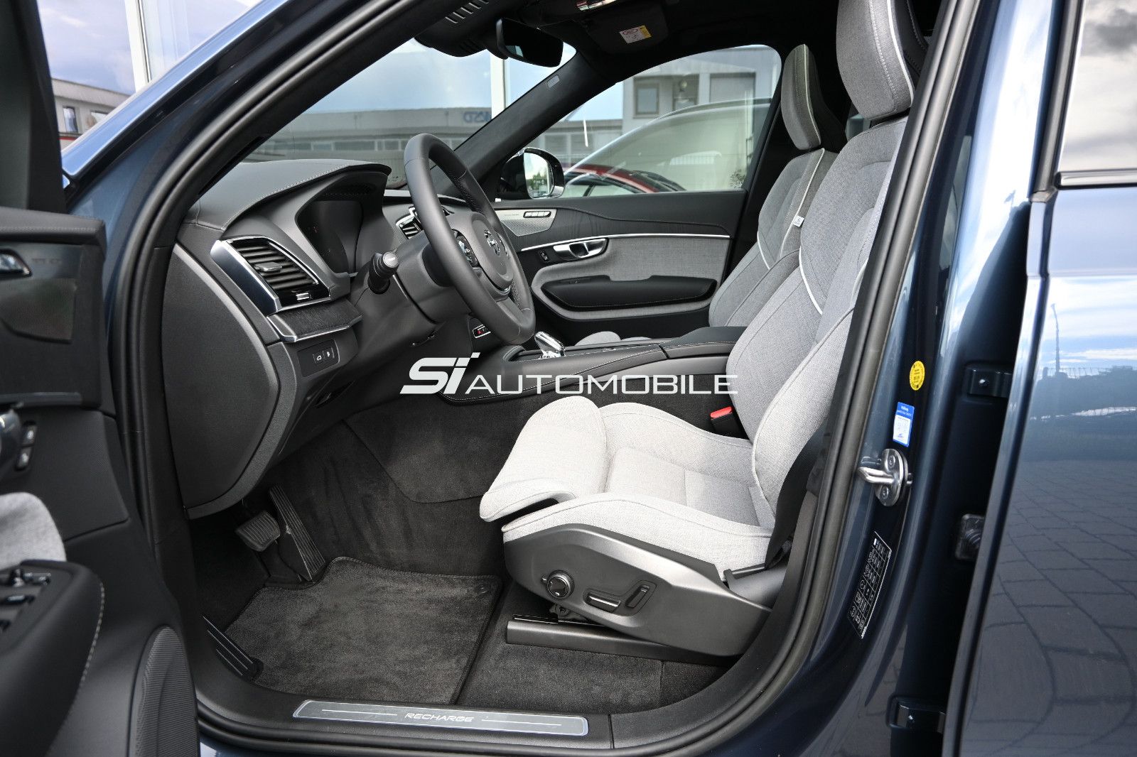 Fahrzeugabbildung Volvo XC90 T8 AWD Recharge Ultimate Dark °AHK°WOOL°