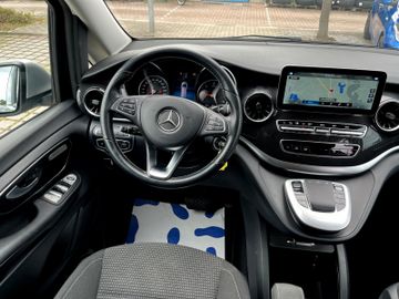 Mercedes V 220 - 9