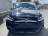 Volkswagen Touran 2.0 TDI DSG HIGHLINE PANO LED ALCA. AHK - VW Touran Gebrauchtwagen in Essen