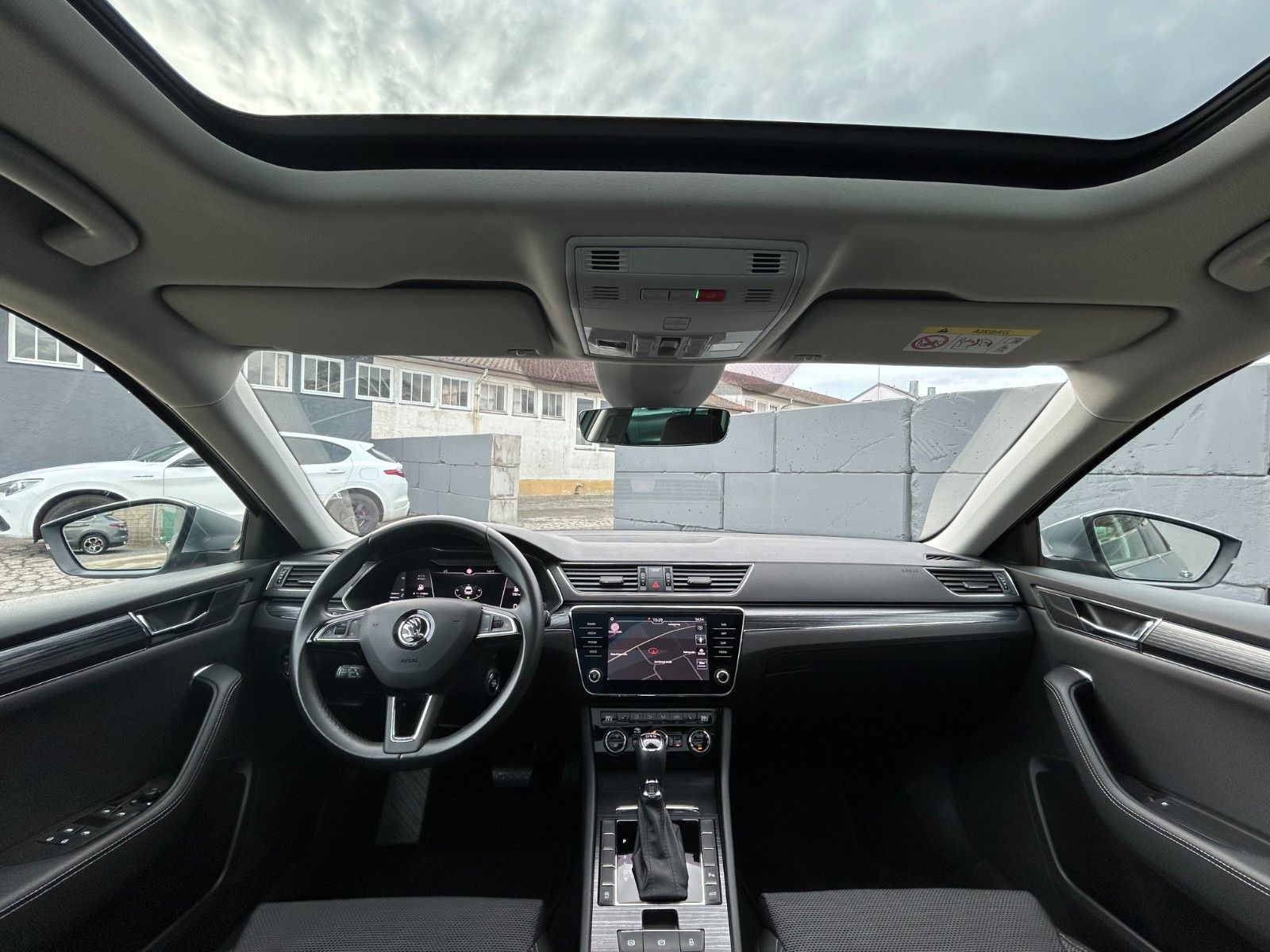 Fahrzeugabbildung SKODA Superb Style 1.5 TSI DSG Pano ACC LED AFS DAB+