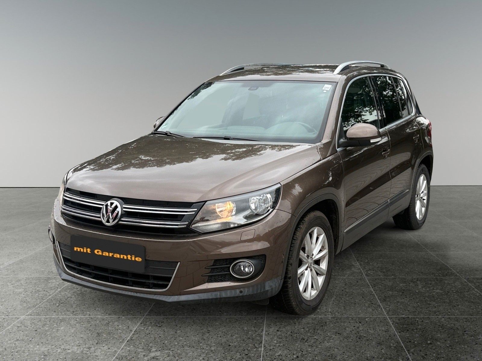 Volkswagen Tiguan - 1