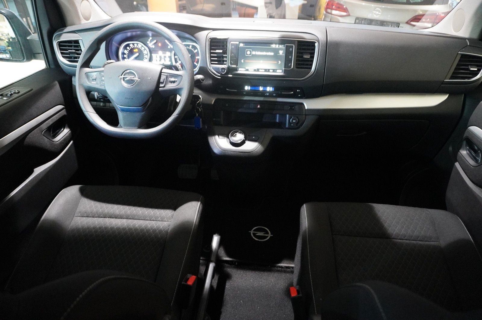 Fahrzeugabbildung Opel Zafira Life 2.0D "M" EDITION 8-SITZ NAVI/HUD/DAB