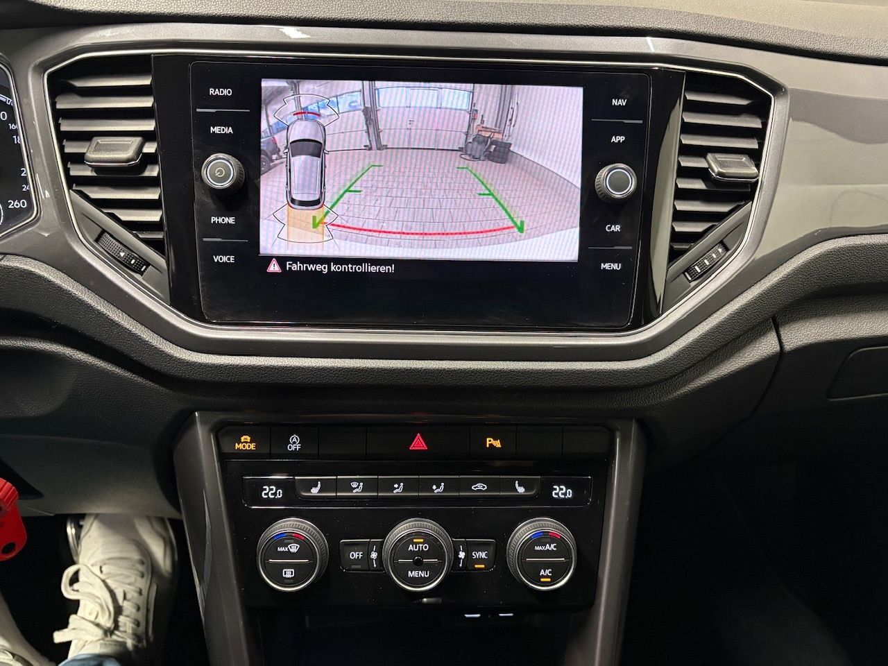 T-Roc Sport 1.5 TSI DSG AHK NAVI ACC RFK SHZ