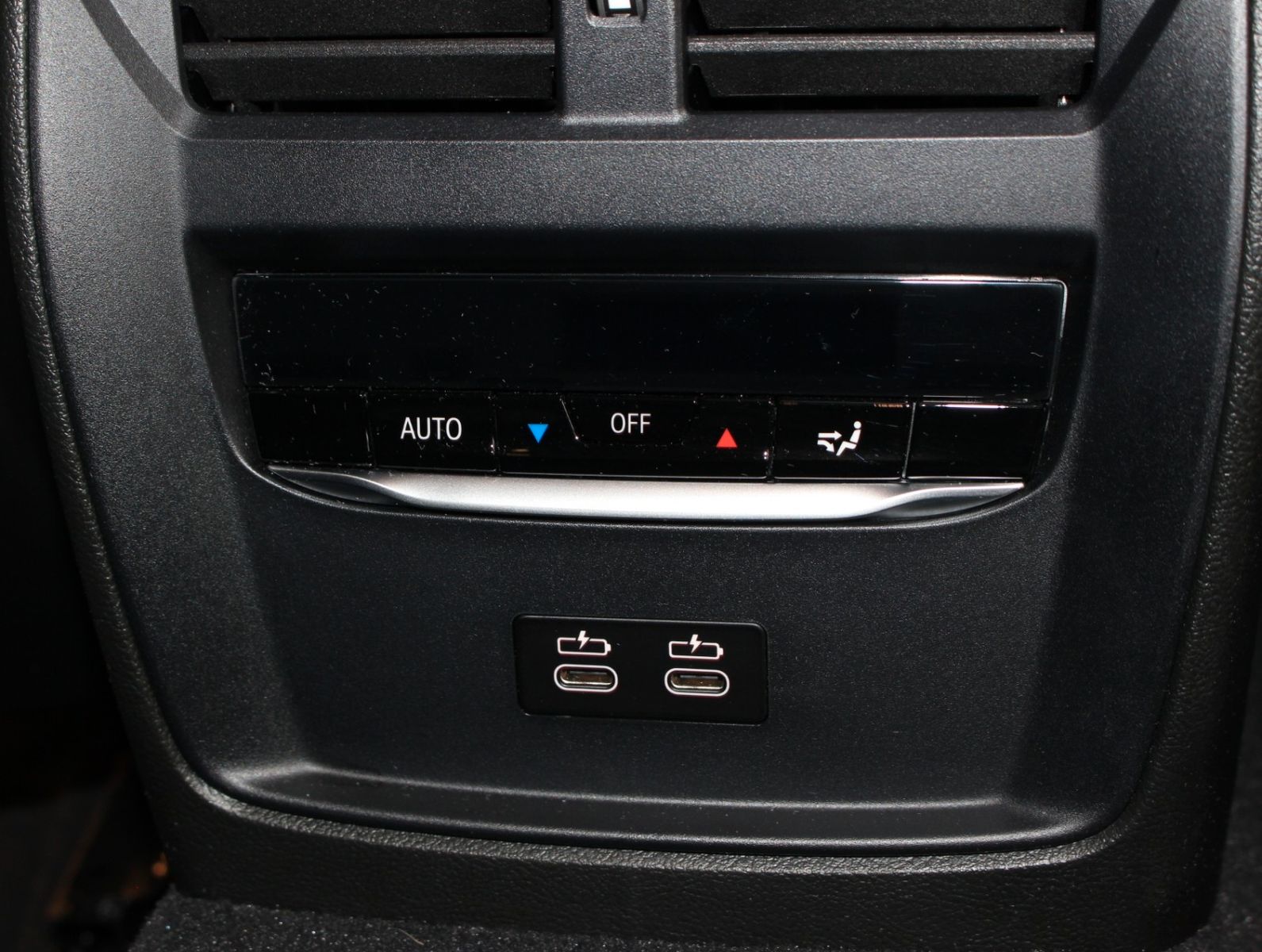 Fahrzeugabbildung BMW 320i LED*Standhzg*HUD*Memory*Harman Kardon