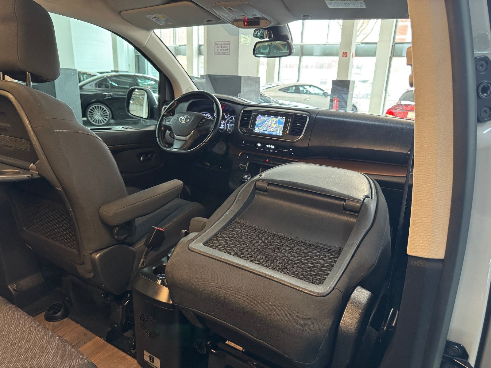 Fahrzeugabbildung Toyota DETHLEFFS CROSSCAMP FLEX 7-SITZER AUFSTELLDACH