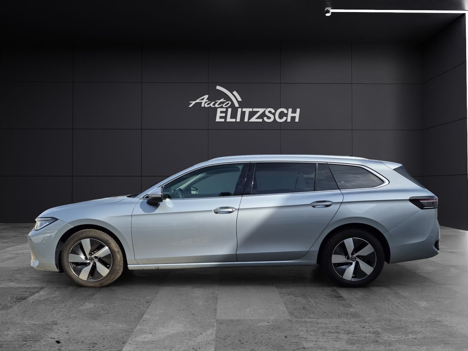 Fahrzeugabbildung Volkswagen Passat TDI Elegance DSG Matrix STH AHK Navi Pano