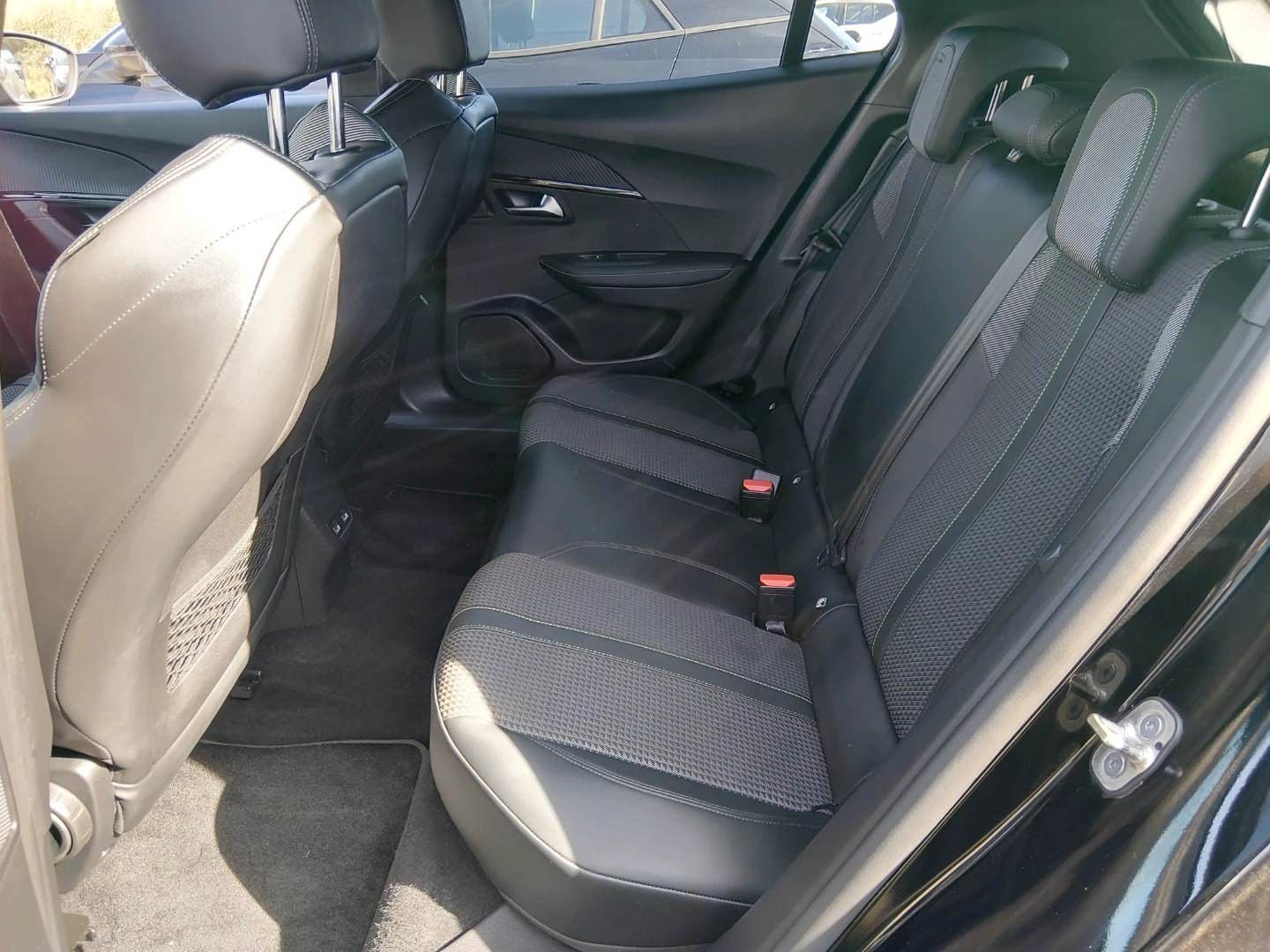 Fahrzeugabbildung Peugeot 2008 e- GT PDC KAMERA NAVI SITZH.