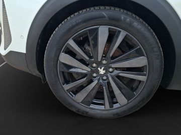 Peugeot 3008 GT 1.2 136 Kam.+KeyLess+LED+Navi+Pano+SD