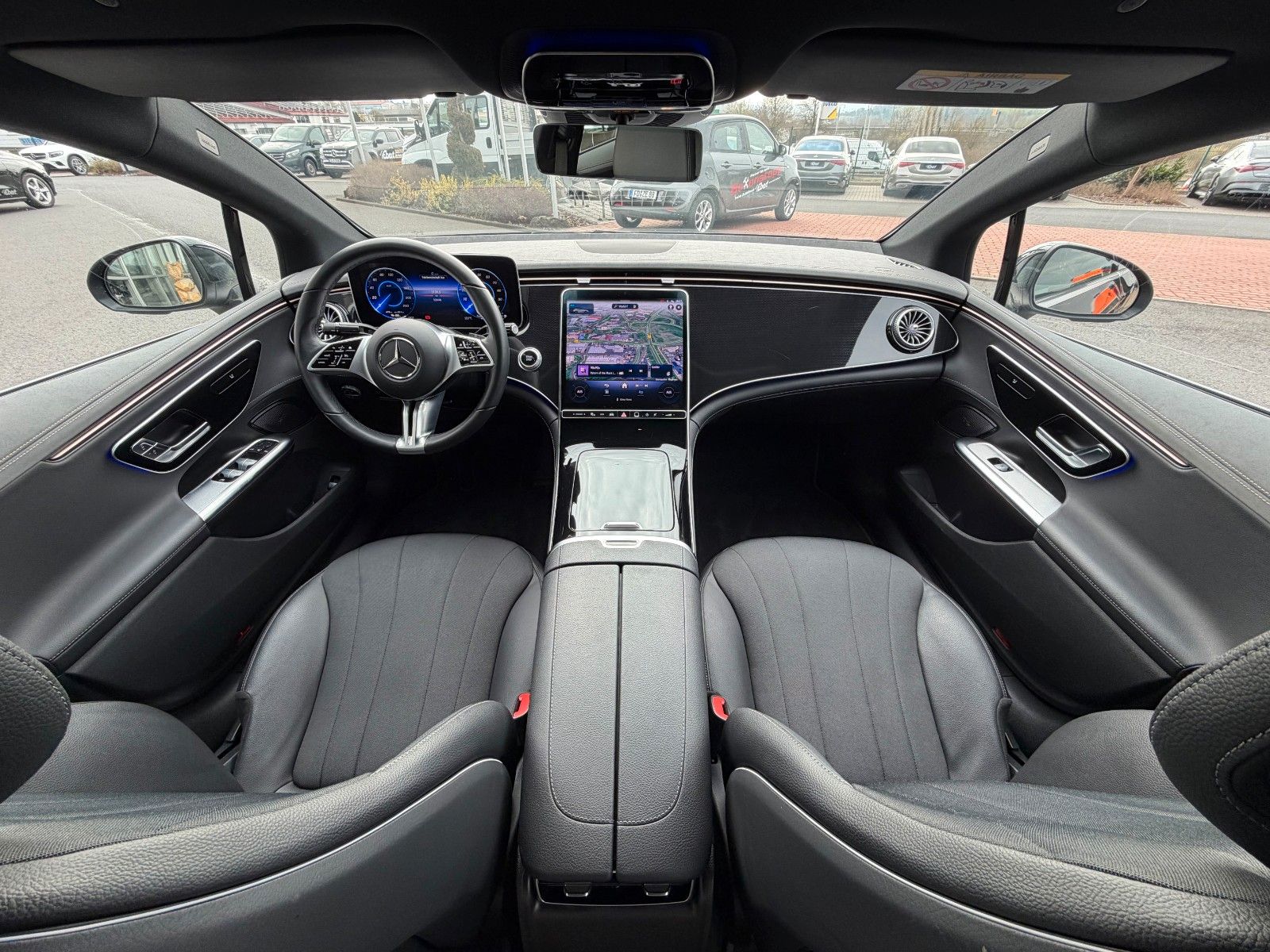 Fahrzeugabbildung Mercedes-Benz EQE 300 Avantgarde+AHK+RFK+Ambiente+HaLenkung
