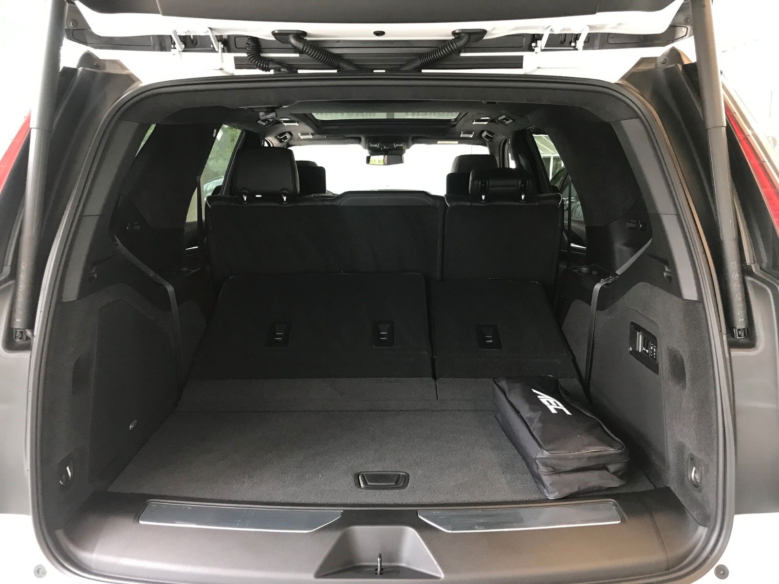 Fahrzeugabbildung Cadillac Escalade Sport Platinum 6.2 V8  4x4
