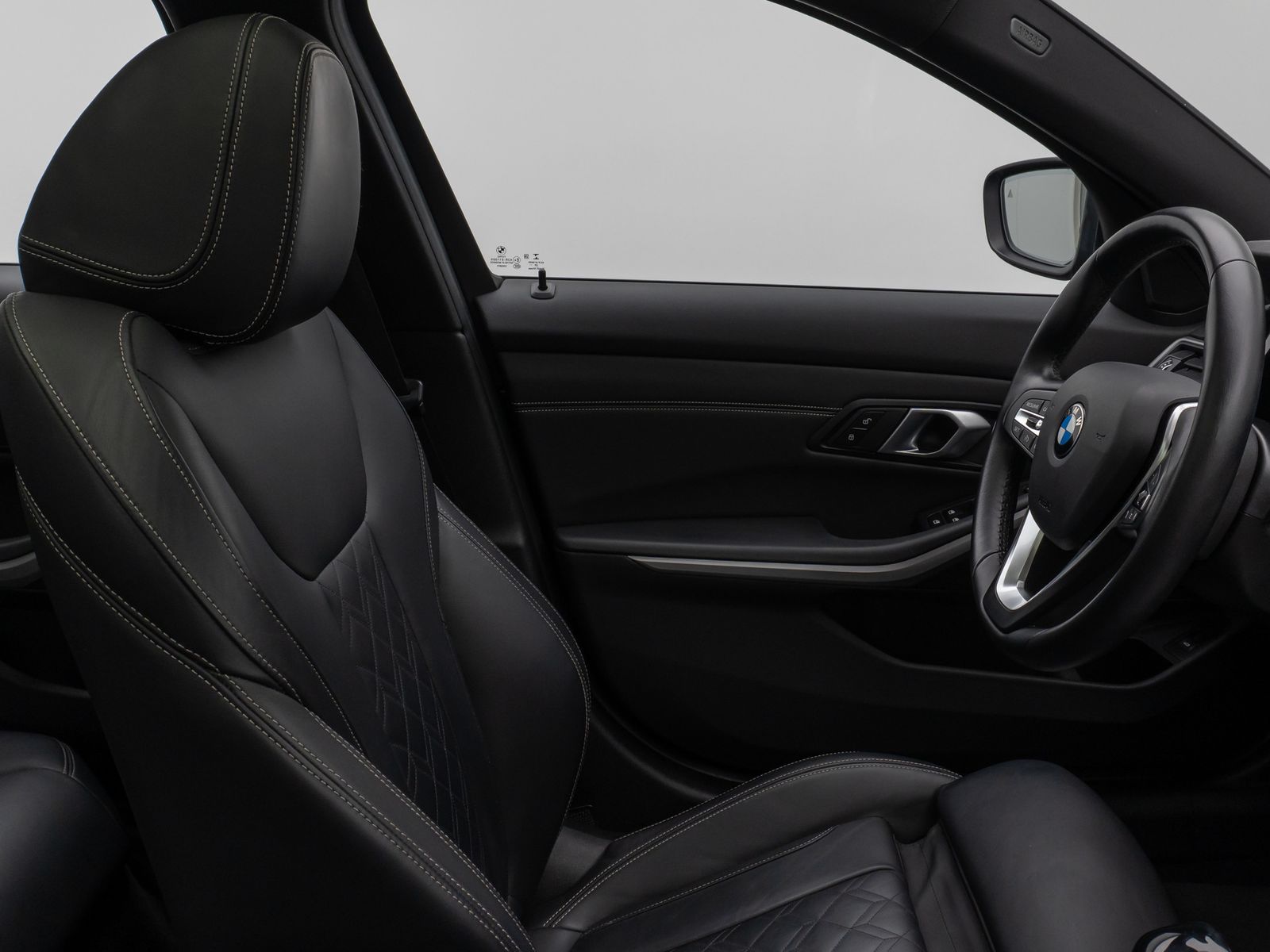 Fahrzeugabbildung BMW 330i Panorama Laser 360°HUD HiFi Komfort Sport