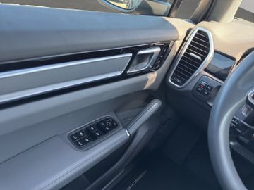 Porsche Cayenne - 12