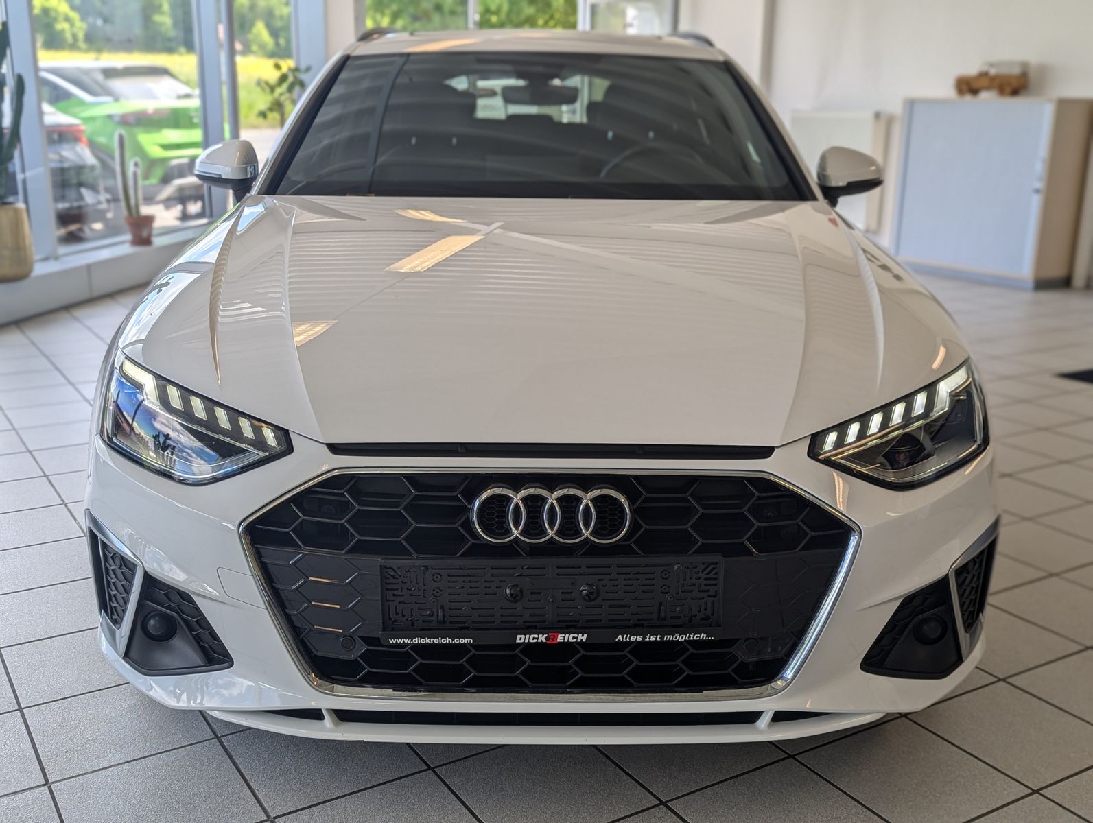 AUDI A4 35 TDI S-Line Pano LED Virtual Cam ACC 18 - Image 2