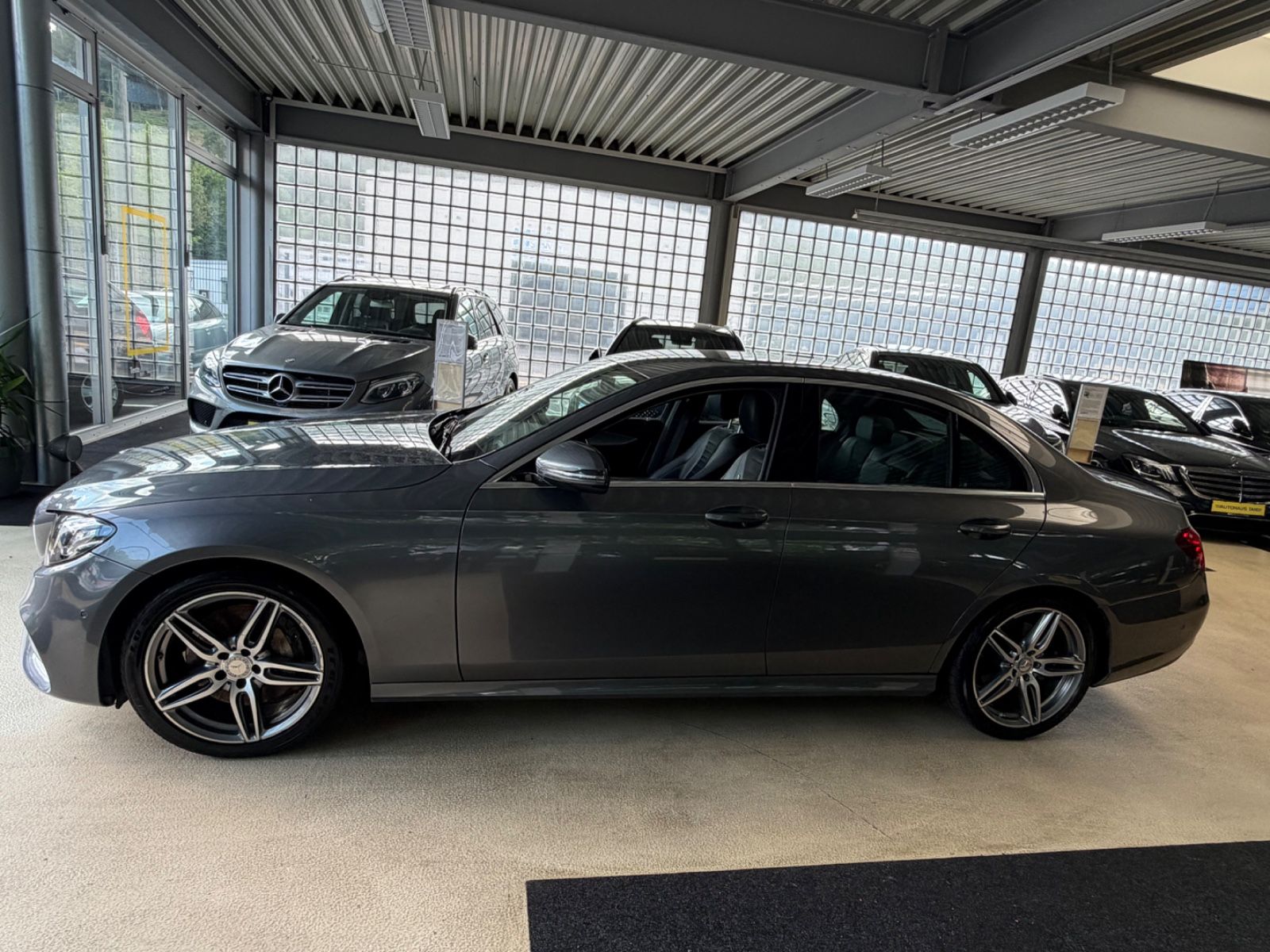 Fahrzeugabbildung Mercedes-Benz E 350 E Limousine*AMG-Line* Digitaltacho