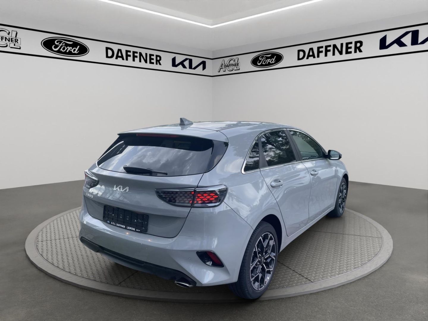 Fahrzeugabbildung Kia Ceed Nightline JBL Kamera Tempomat SpurhalteASS