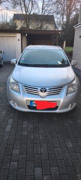 Toyota Avensis Combi Edition 2.2 D-4D Automatik Edition - Toyota Avensis mit Diesel-Antrieb: Kombi, Automatik, 2.2