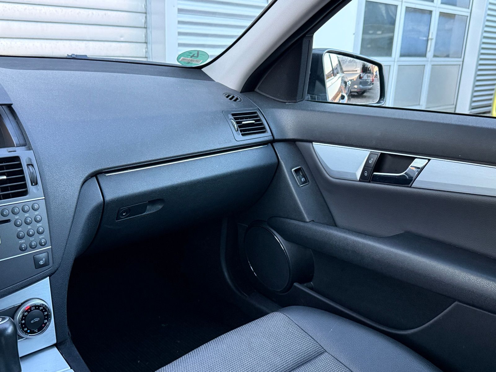Fahrzeugabbildung Mercedes-Benz C 200 T CGI BlueEff Avantgarde Aut AHK GRA SHZ
