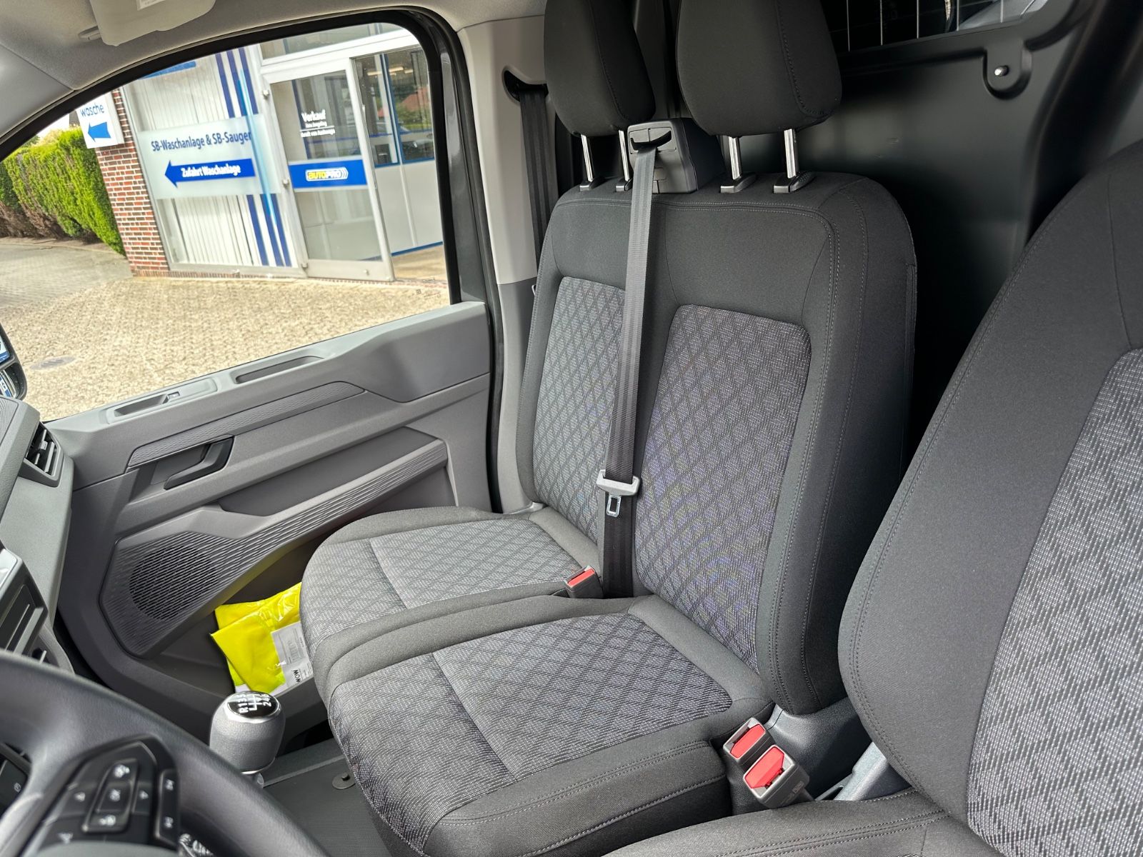 Fahrzeugabbildung Volkswagen T7 Transporter Kasten 2.0 TDI LR Navi/GRA/LED/EP