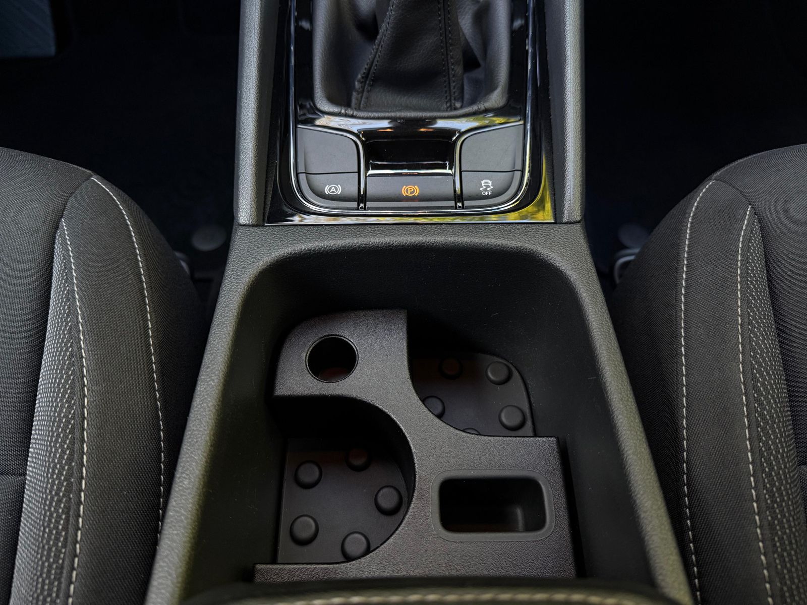 Fahrzeugabbildung SKODA Karoq 1.5 TSI Ambition LED+KAMERA+VIRT+CARPL+DAB
