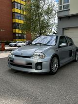 Renault Clio Renault Sport V6 Renault Sport - Renault Clio: V6 Sport
