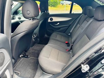 Mercedes E 200 - 12