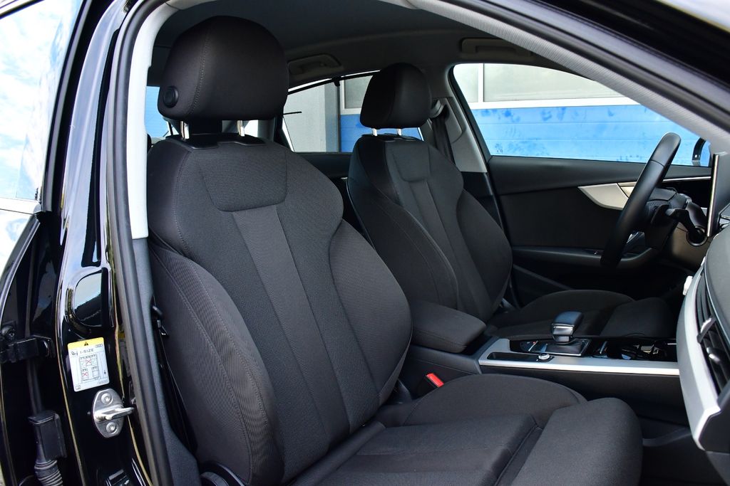AUDI A4 2024