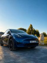 Tesla Model Y Hinterradantrieb RWD  - blaue Tesla Model Y