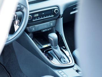 Bild 20 Toyota Yaris Hybrid Style,PDC v+h,Kamera,LED