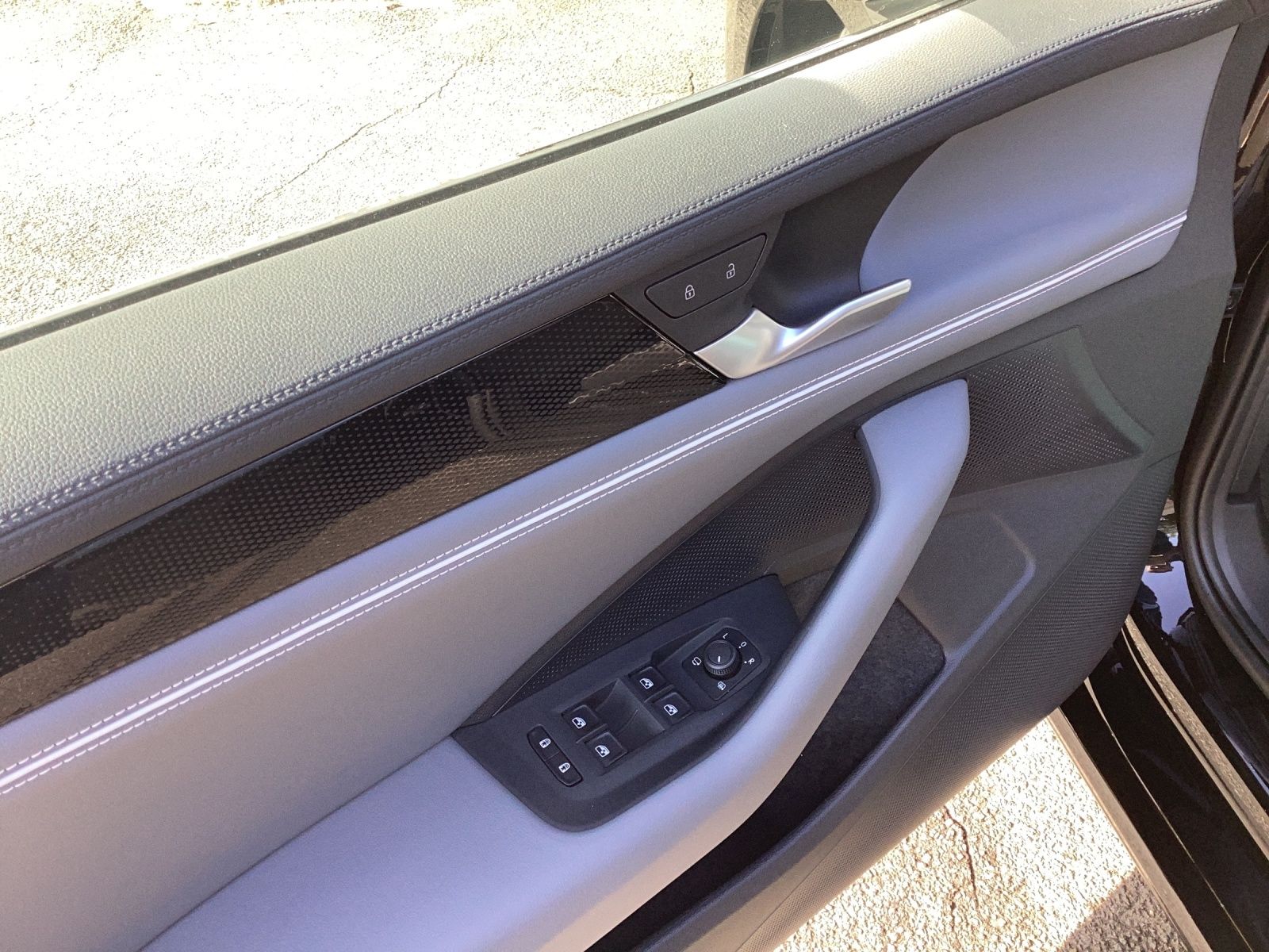Fahrzeugabbildung Volkswagen Passat TDI Business LED AHK Navi AID ACC RFK SH