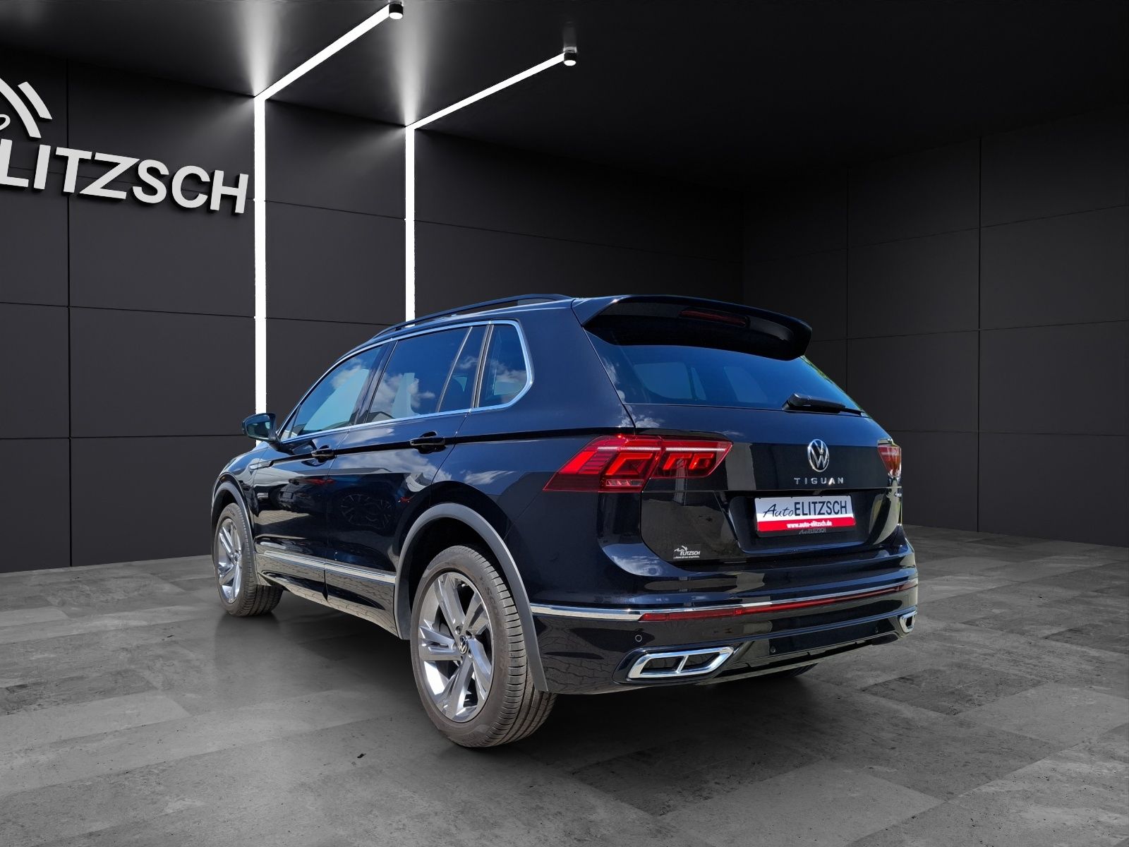Fahrzeugabbildung Volkswagen Tiguan TDI R-Line DSG 4M STH Matrix AHK Navi AID