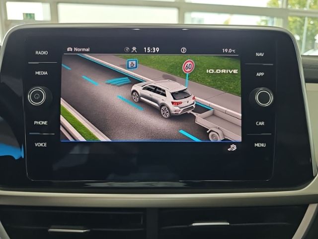 Fahrzeugabbildung Volkswagen T-Roc 1.5 TSI DSG Move AHK NAVI RFK SHZ