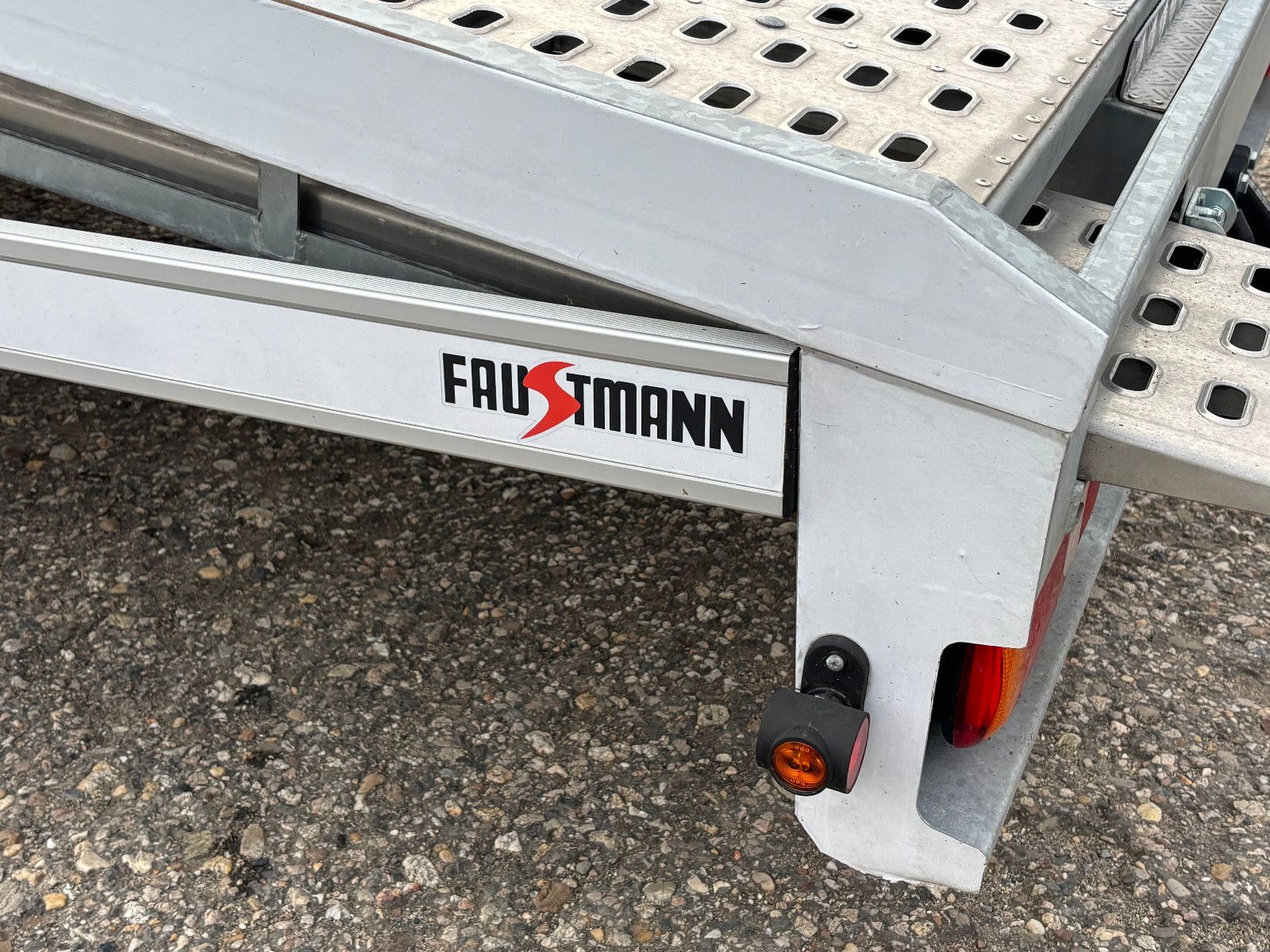 Fahrzeugabbildung Renault MASTER Abschleppwagen AHK 3,5t Klima Tempomat