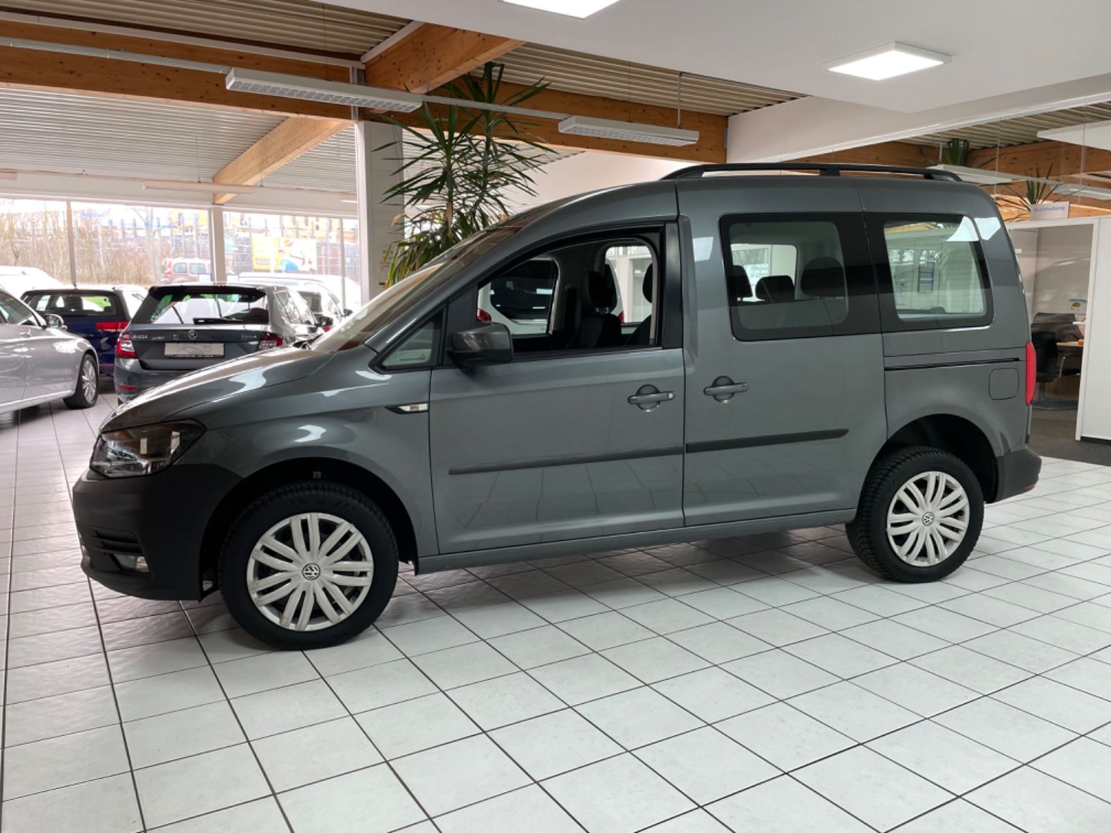 Fahrzeugabbildung Volkswagen Caddy Kombi Trendline 4x4 4Motion *AHK, Stdhzg*