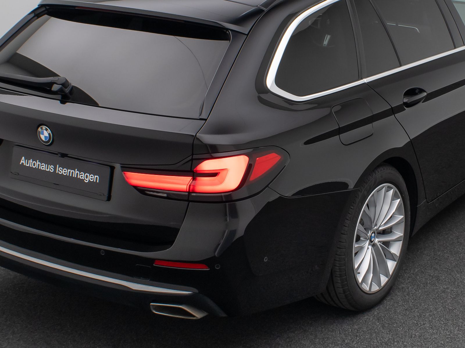 Fahrzeugabbildung BMW 520d xD Luxury Line Kamera DAB HUD Alarm Sport