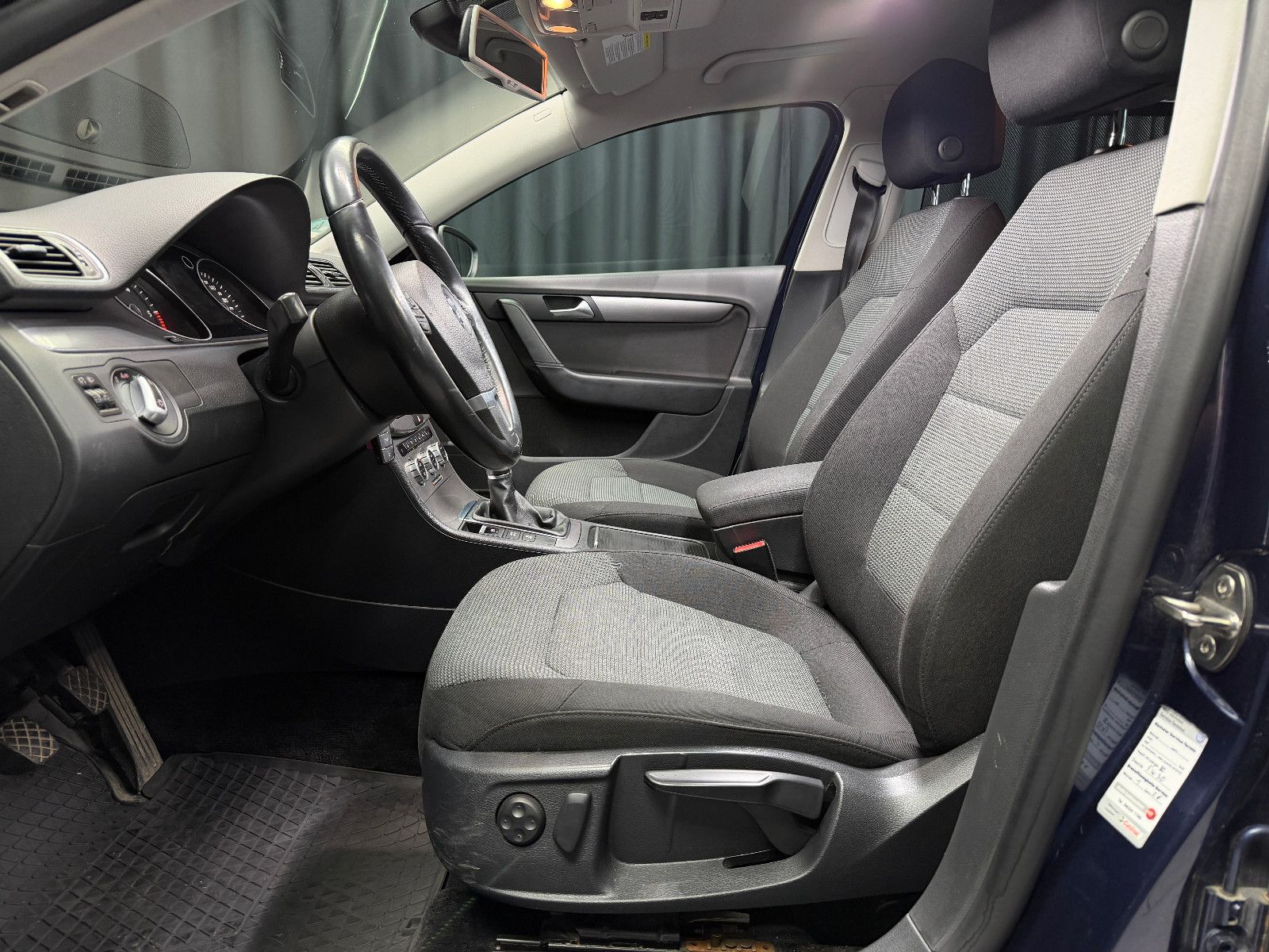 Fahrzeugabbildung Volkswagen Passat Comfortline BlueMotion |PDC|