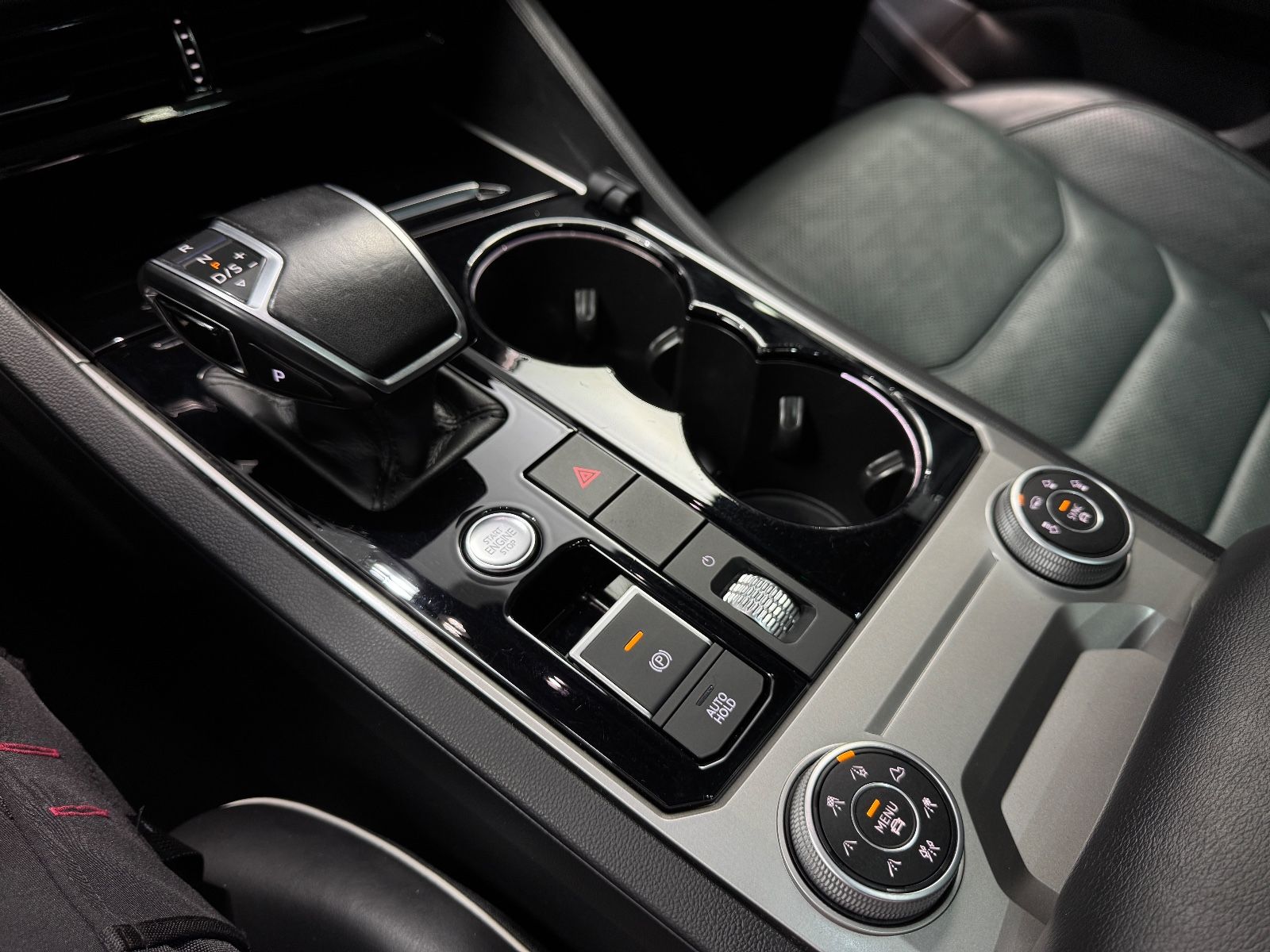 Fahrzeugabbildung Volkswagen Touareg 4.0 TDI V8 Atmosphere 4Motion|R-LINE|AHK