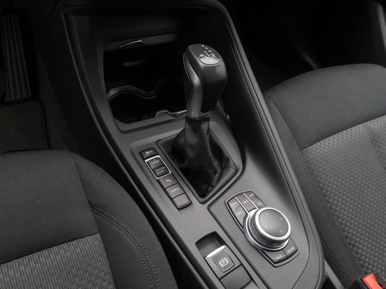 Fahrzeugabbildung BMW X1 xD25e GeschwindigReg ParkAss DAB Komfort NAVI