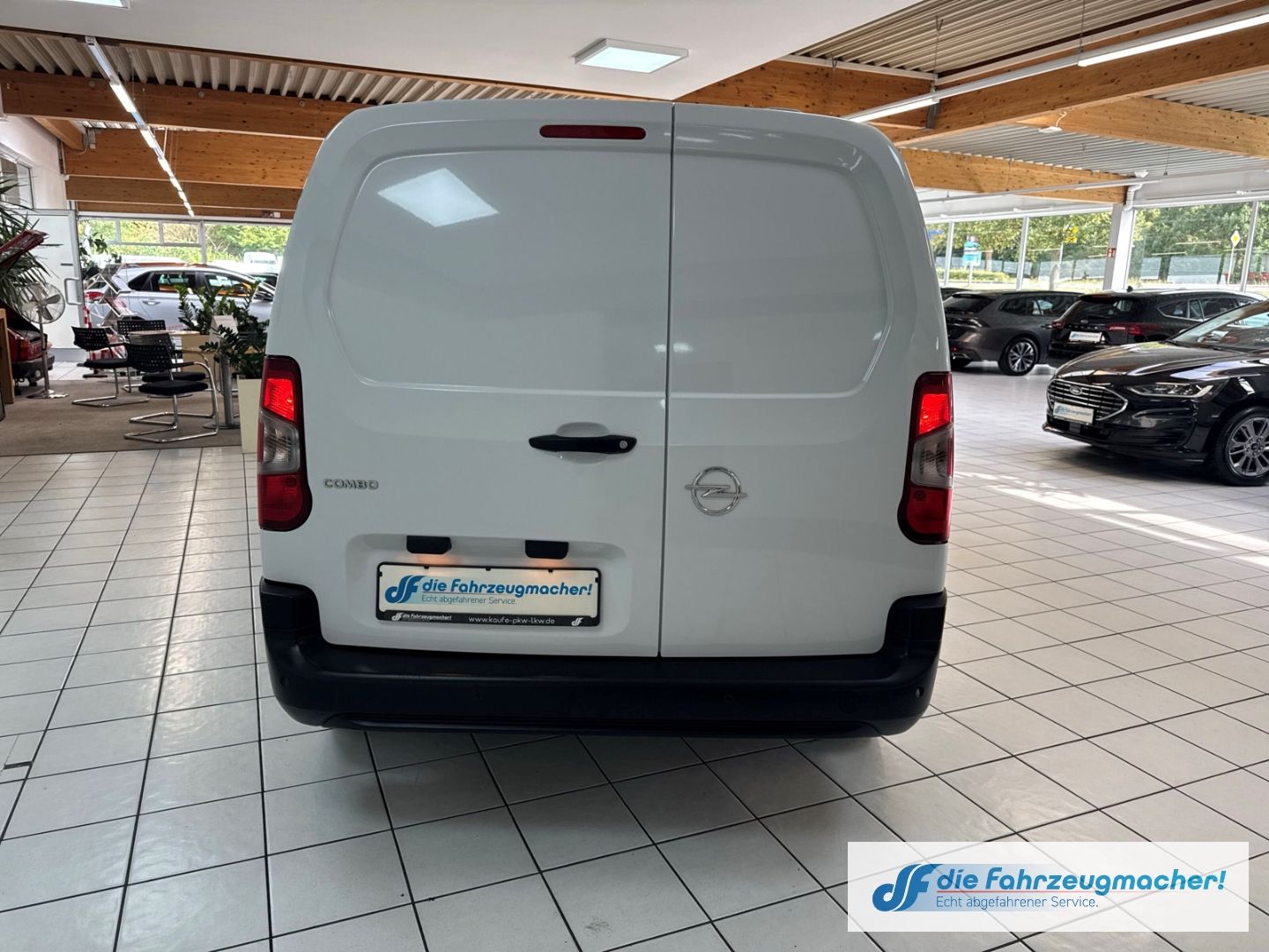 Fahrzeugabbildung Opel Combo E Cargo  L2 1,5D XL erhöhte Nutzlast EU6e