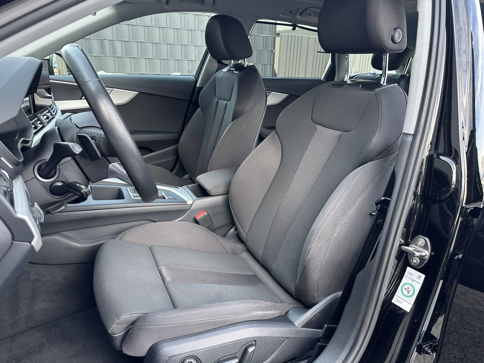 Fahrzeugabbildung Audi A4 Avant 45 TFSI Quattro Advanced NAV+LED+AHK+VC