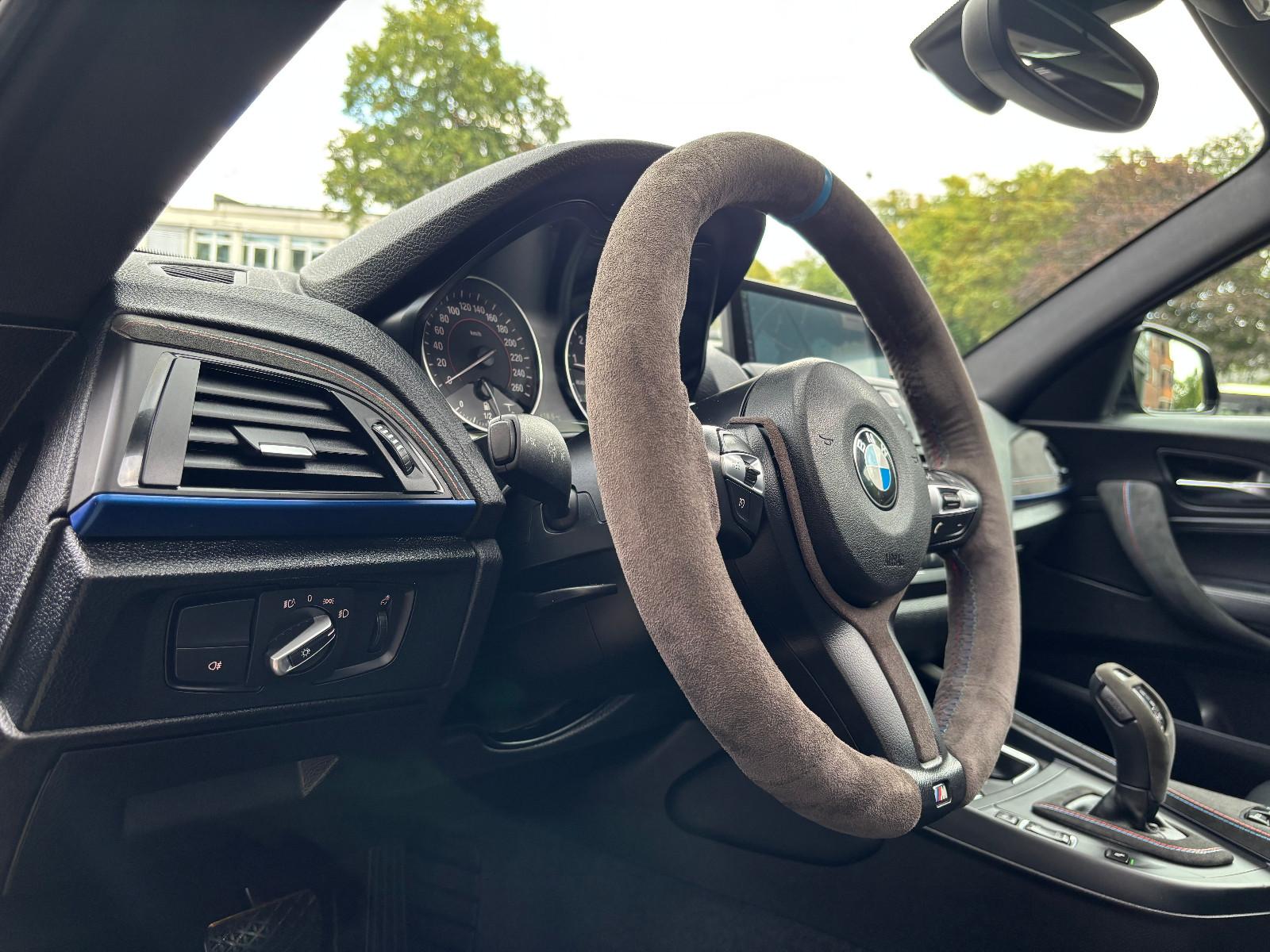 BMW M235i Coupé F22 326 ch BVA – Pack M – Toit ouvrant – Cuir – GPS Professional – 89 000 km