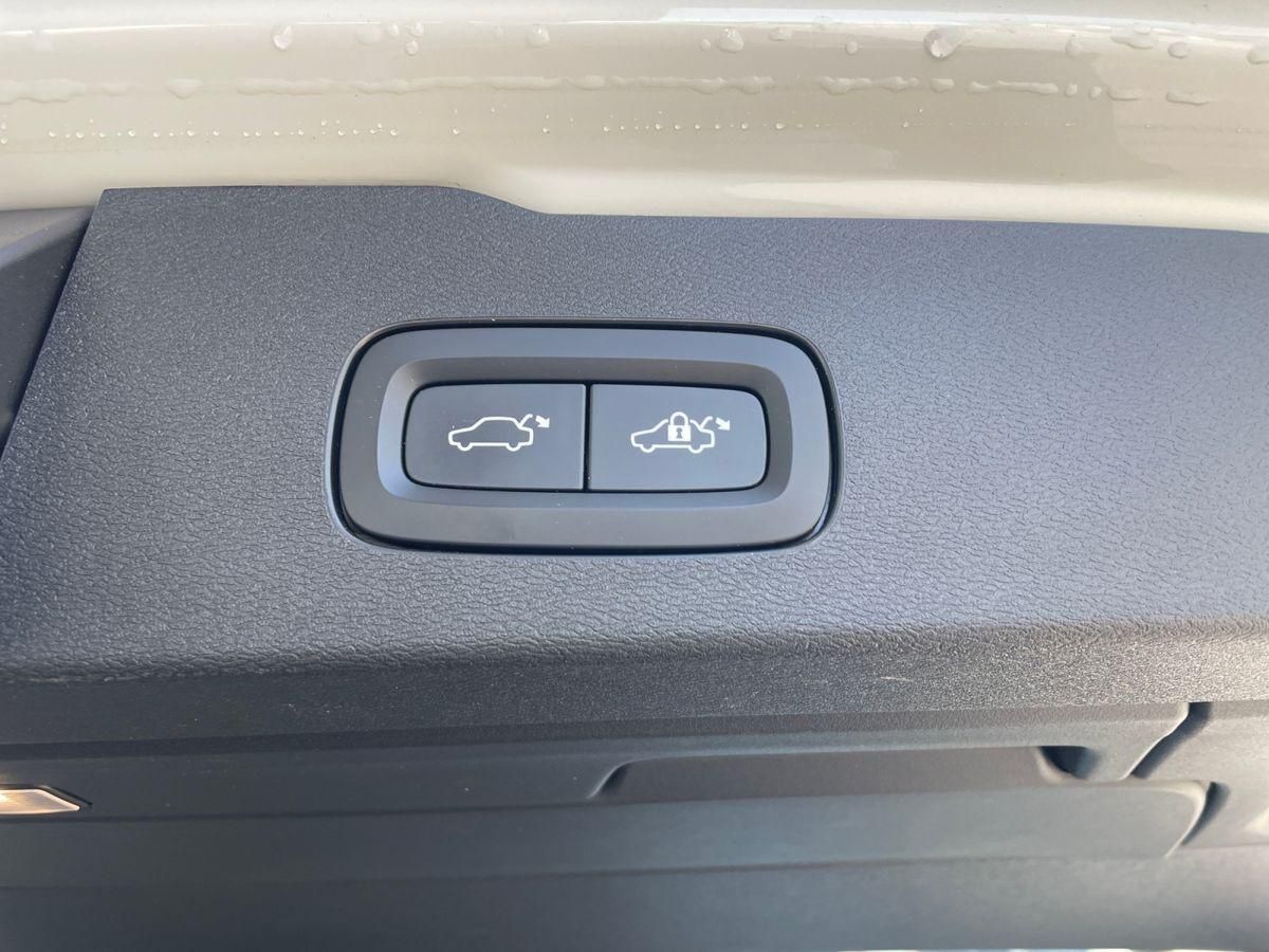 Volvo V60 Kombi Plus Dark T8 Recharge Plug-In Hybrid A foto 21